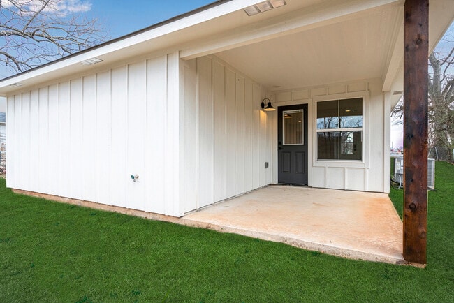 Building Photo - 1521 S Rusk Ave