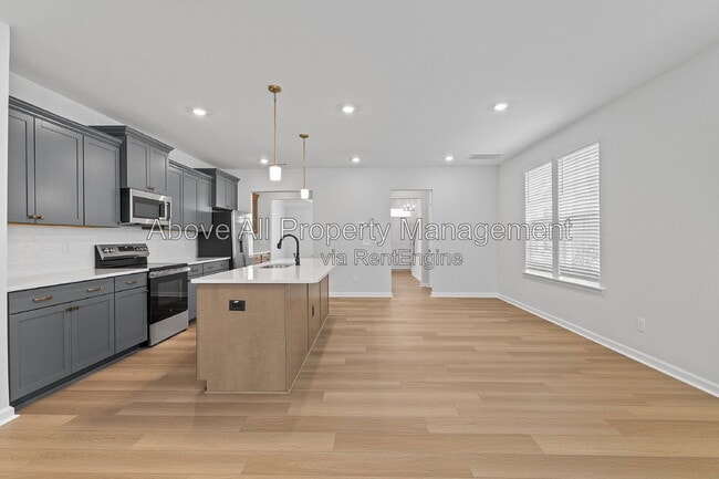 Building Photo - 204 White Oak Gdn Wy