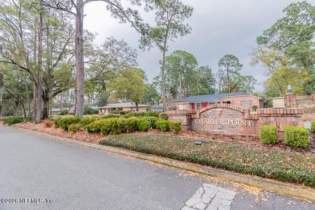 Building Photo - 5466 River Trail Rd N