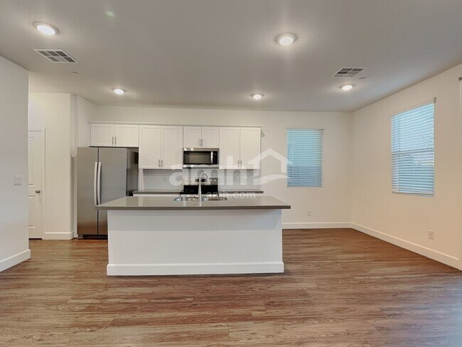 Building Photo - 3324 Blodwen St