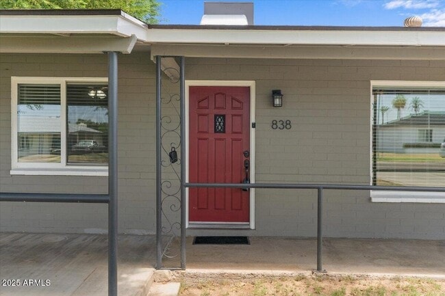 Building Photo - 838 E Belmont Ave