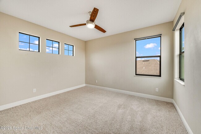 Building Photo - 7782 Paragrass Ave