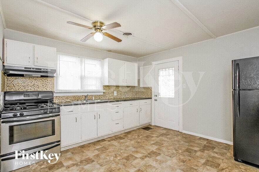 Building Photo - 1411 Lindley Ave