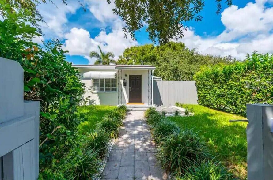 Building Photo - 5515 Spruce Ave