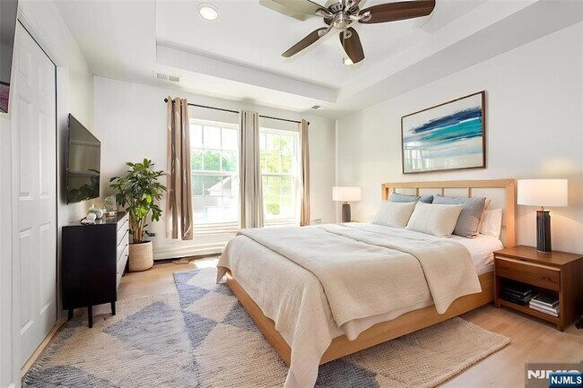 Building Photo - 9 Landmark Ln