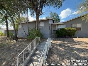 Building Photo - 2000 W Mistletoe Ave