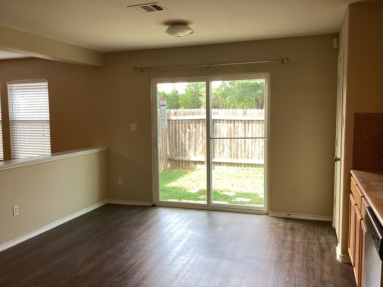 Building Photo - 113 Hays Forest Cv