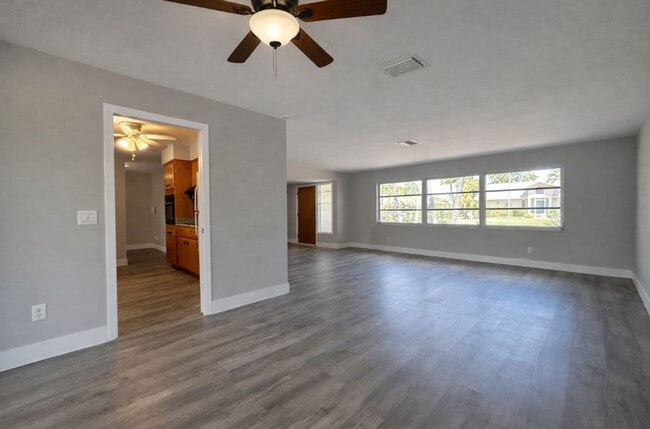 Building Photo - Newly Renovated 3 Bed / 2 Bath Single-Family Home with 2-Car Garage