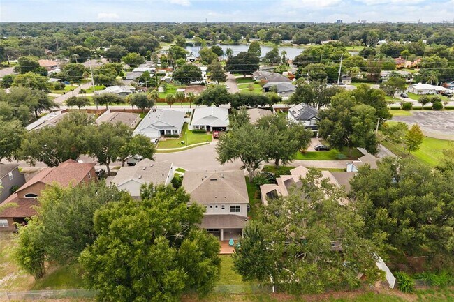 Building Photo - 2813 Roseglen Way