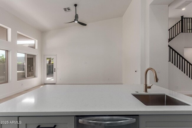Building Photo - 3 bed, 2.5 bath Scottsdale home with POOL