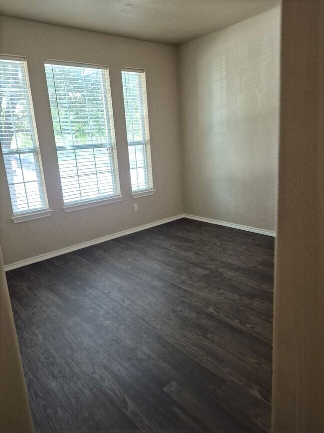 Building Photo - Bright & Inviting 3-Bedroom Home with Flex Space in The Meadows at Buda