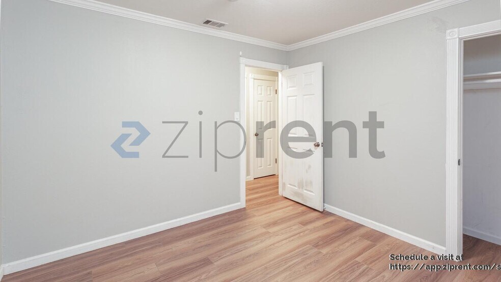 Building Photo - 1861 Briarwood Dr