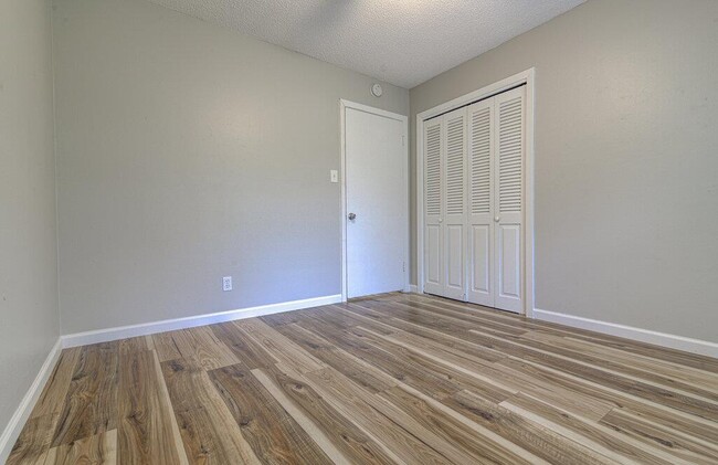 Building Photo - 1523 Weyford Dr