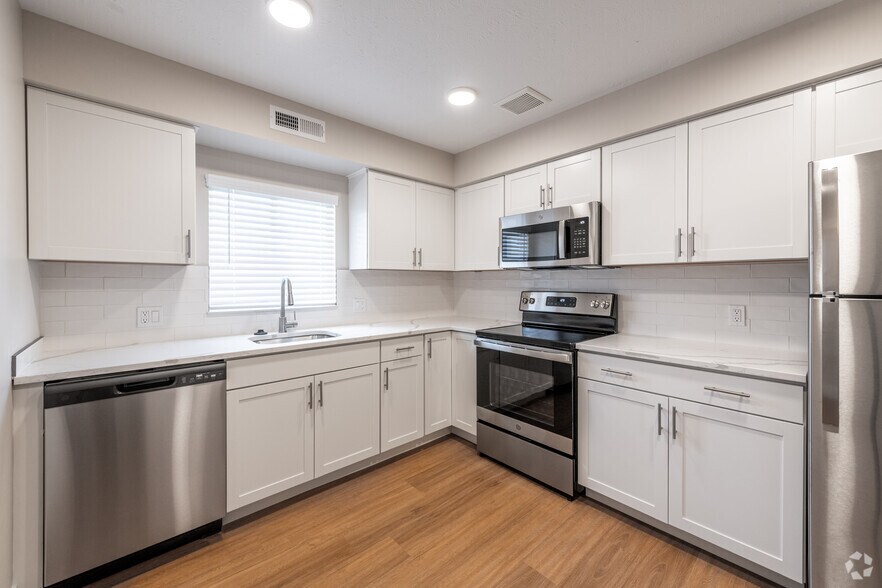 Tamarac Apartments 38360 Tamarac Blvd Willoughby OH 44094 Apartment