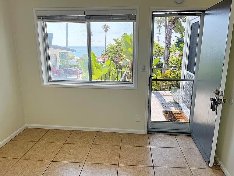 Building Photo - 250 Cliff Dr