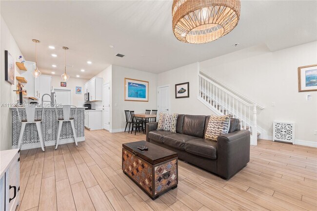 Building Photo - 1030 Eucalyptus Dr