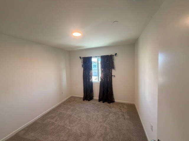 Building Photo - Newer Build, All Electric Home 5 Bedrooms, Loft, 3 bathrooms
