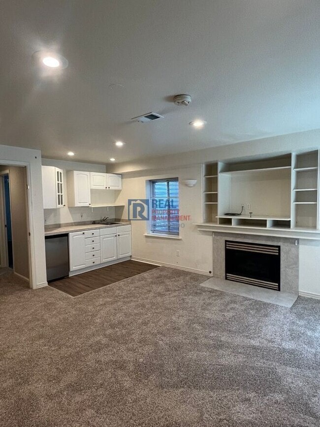 Building Photo - 9850 Carmel Ct
