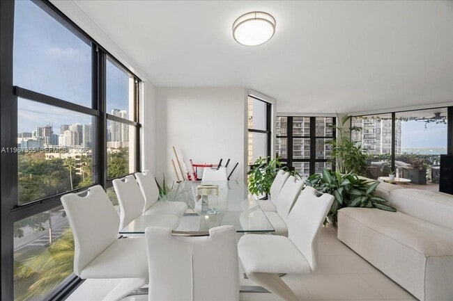 Building Photo - 1915 Brickell Ave