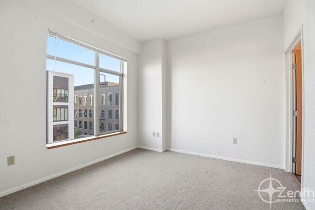 Building Photo - 701 Columbia St