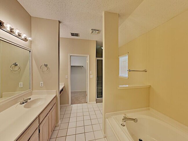 Building Photo - *No Application Fee*