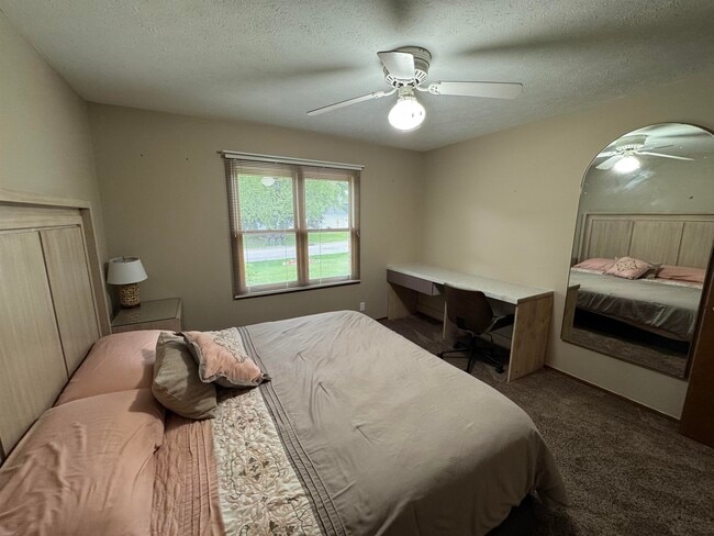 Building Photo - 5855 Thatcher Dr