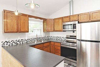 Building Photo - Pet-Friendly Fry's Spring Duplex With Fenc...
