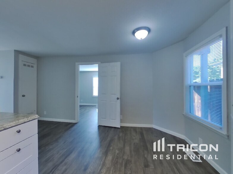Building Photo - 1165 Buena Vista Ave