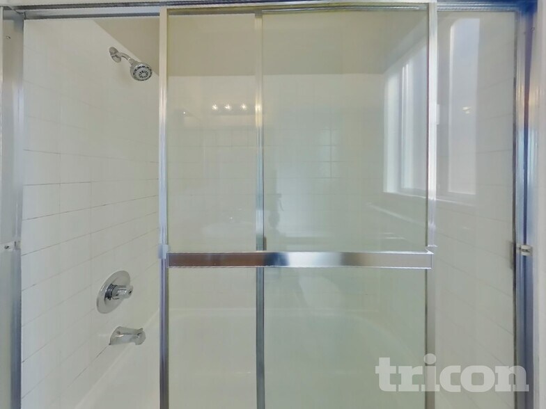 Building Photo - 528 Dutchman Ave