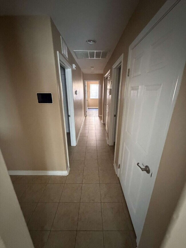 Building Photo - Charming Single-Story Home with Spacious Layout & Modern Comforts