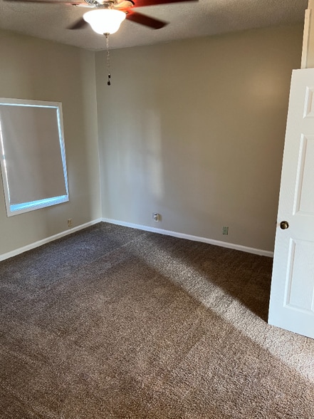 Building Photo - 205 Baker St