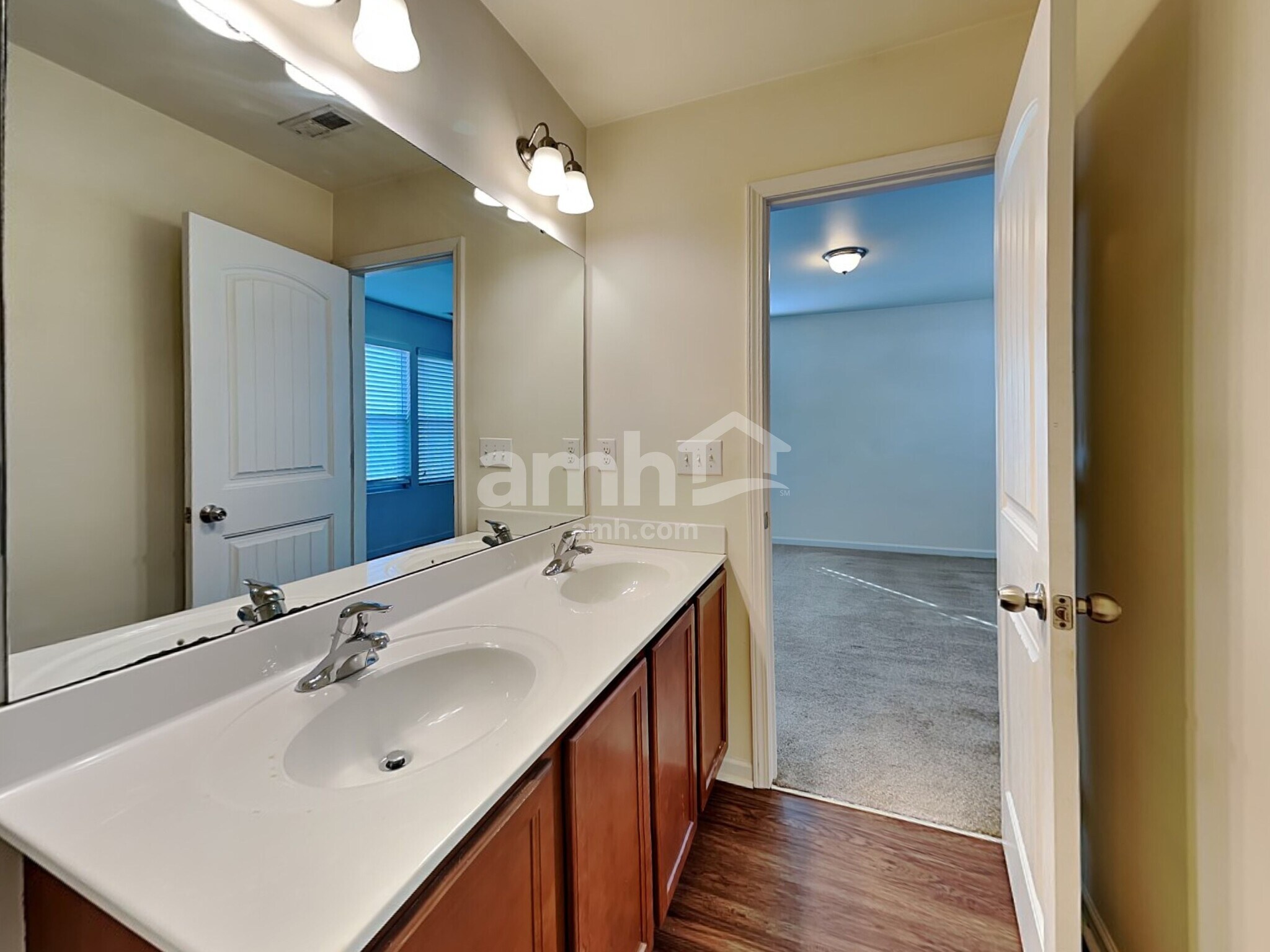 Building Photo - 4483 Middletown Dr