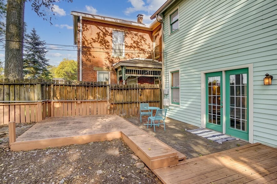 Building Photo - 829 Campbell Ave
