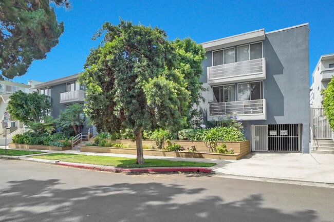 Building Photo - 2223 S Bentley Ave