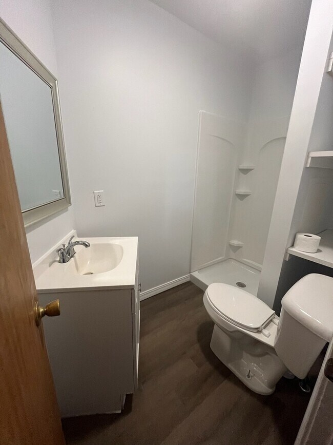 Building Photo - 305 E Grove St