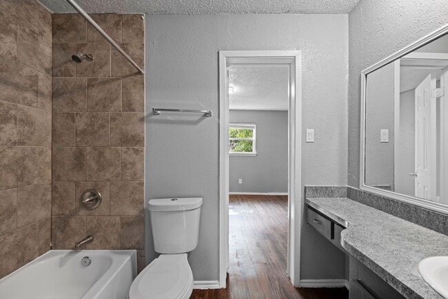 Building Photo - Diamond Villas