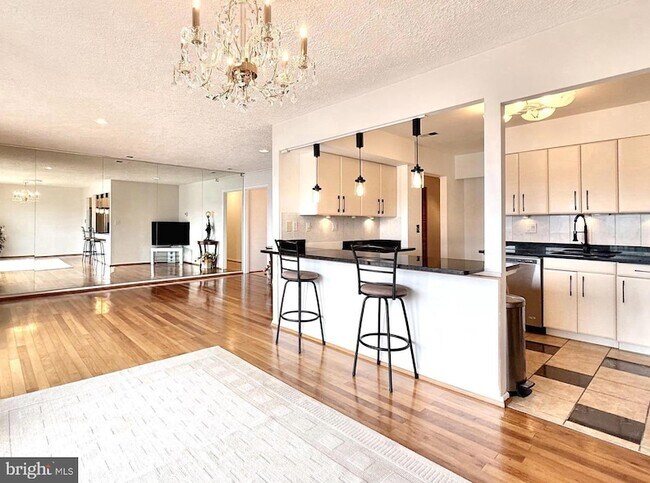 Building Photo - 532 Riviera Dr