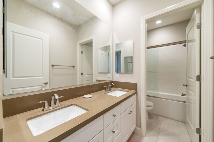 Building Photo - 135 Okra