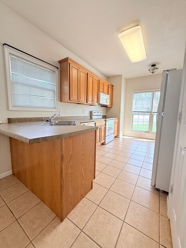 Building Photo - 927-MF2-E2