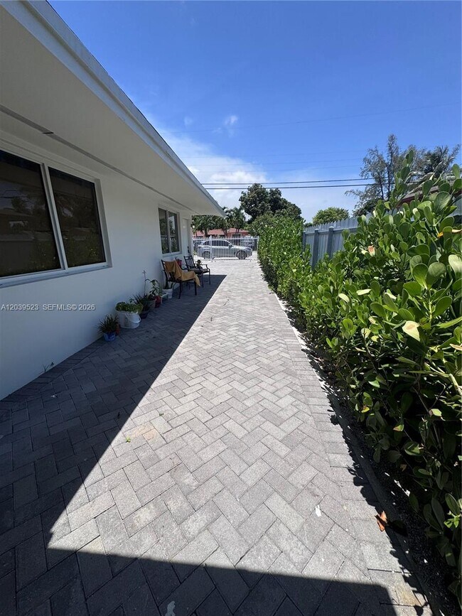 Building Photo - 850 NW 109th St