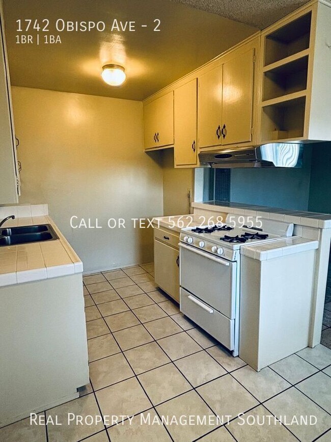 Building Photo - Spacious 1 BD + 1 Bath in gated building i...