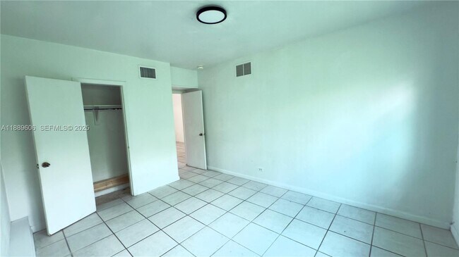 Building Photo - 145 N Shore Dr