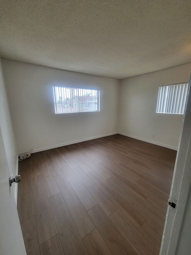 Building Photo - 920