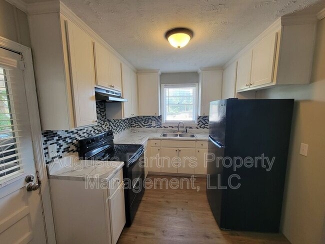 Building Photo - 2034 Trout Dr