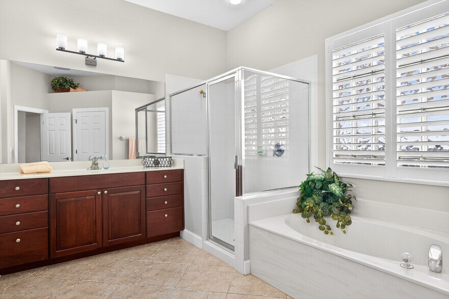 Building Photo - 8943 Greenwich Hills Way
