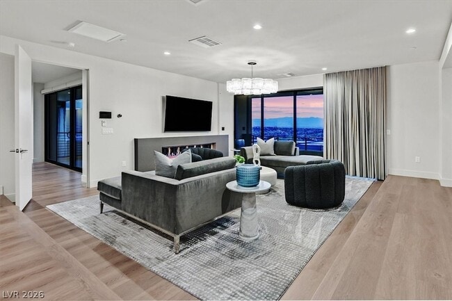 Building Photo - 807 Magnum Cliff Ct