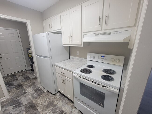 Building Photo - 1546 Hamilton Dr