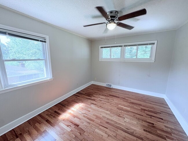 Building Photo - 207 Holly Ave
