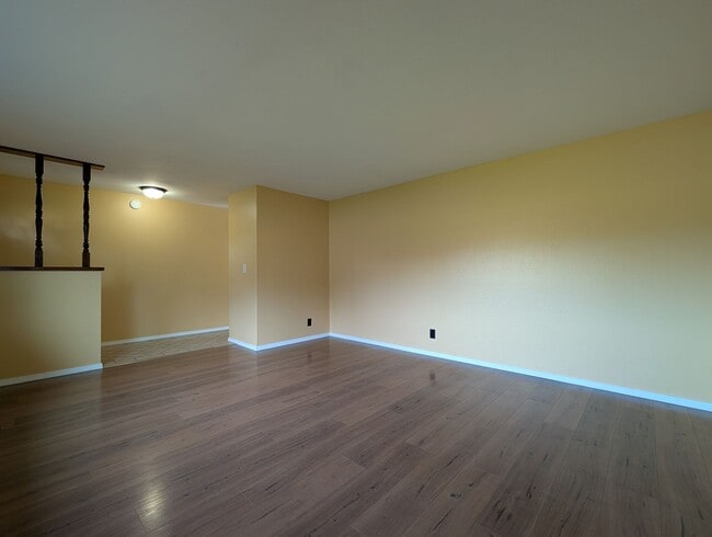 Building Photo - Great 4bed/1.5 bath home with bonus space and additonal storage