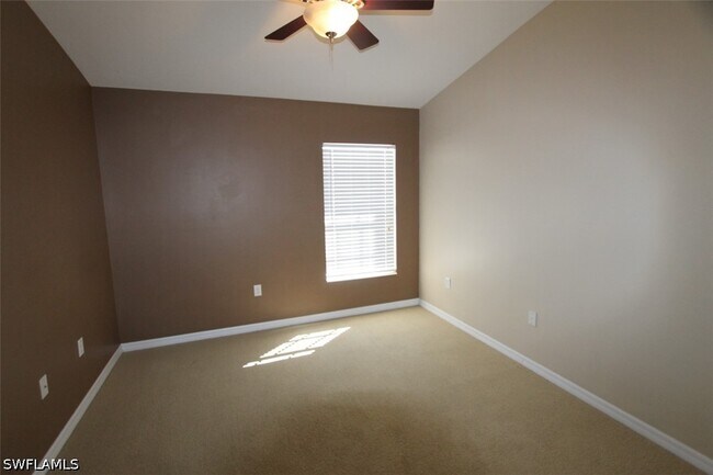 Building Photo - 1056 Hampton Cir